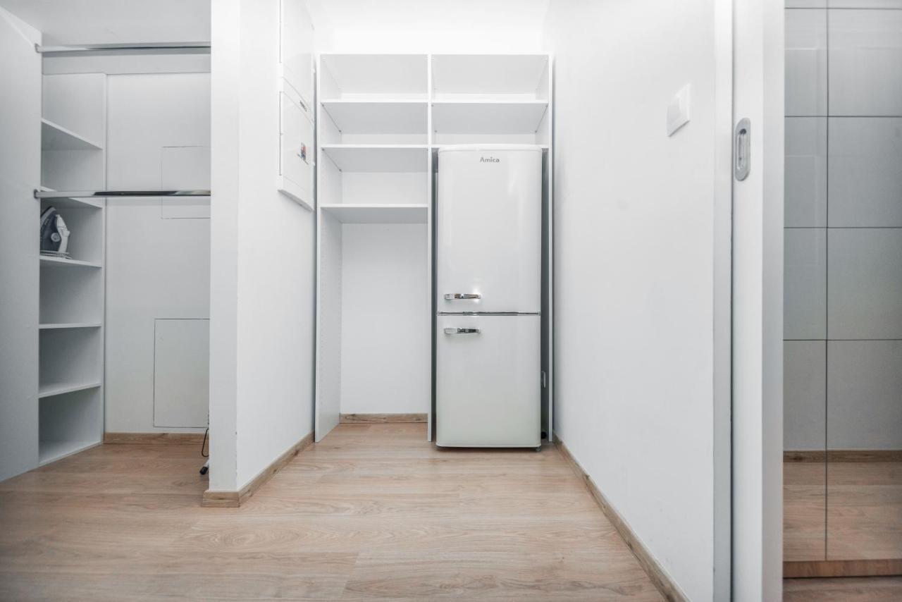 City Center Apartment - Modern & Elegant Bratislava Exterior foto